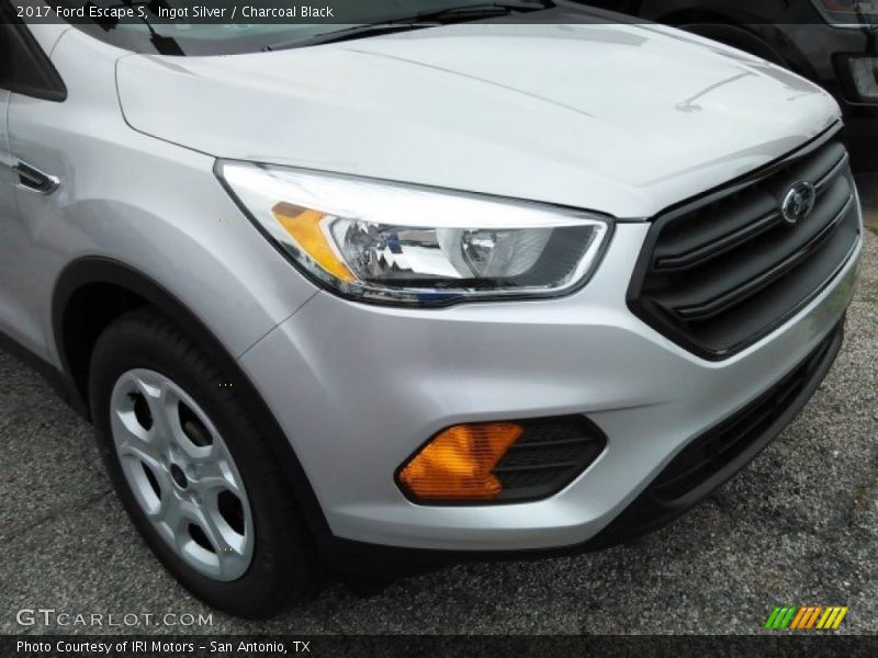 Ingot Silver / Charcoal Black 2017 Ford Escape S