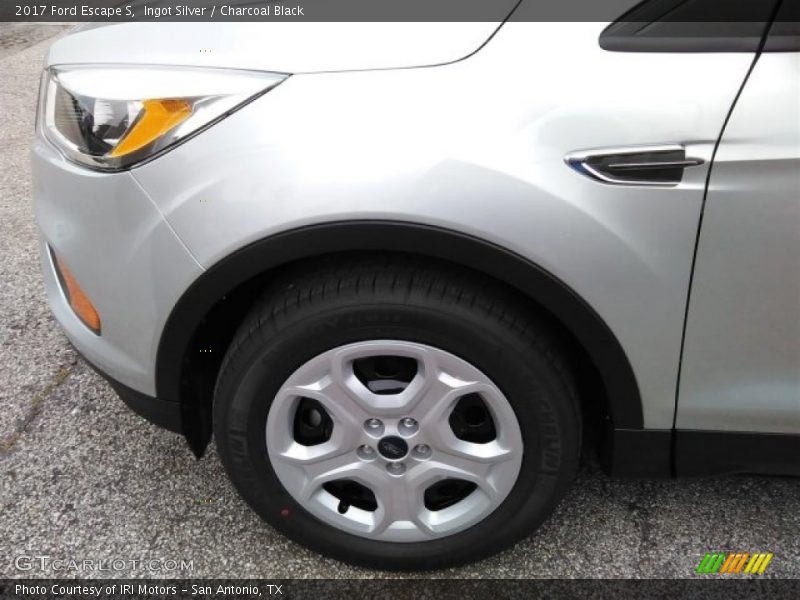 Ingot Silver / Charcoal Black 2017 Ford Escape S