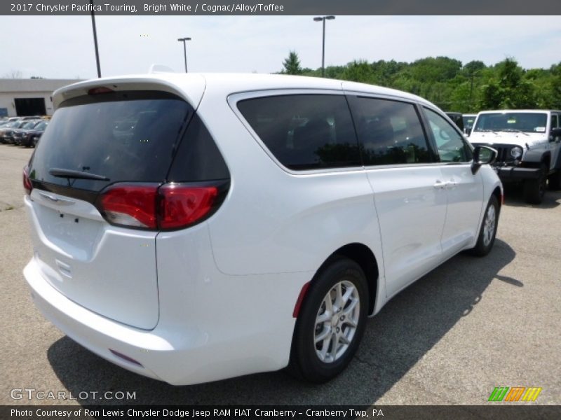 Bright White / Cognac/Alloy/Toffee 2017 Chrysler Pacifica Touring