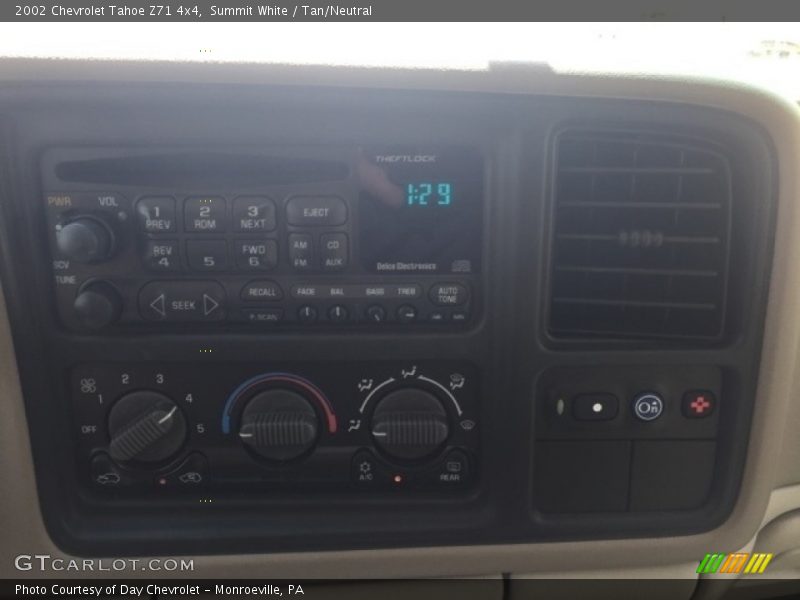 Summit White / Tan/Neutral 2002 Chevrolet Tahoe Z71 4x4