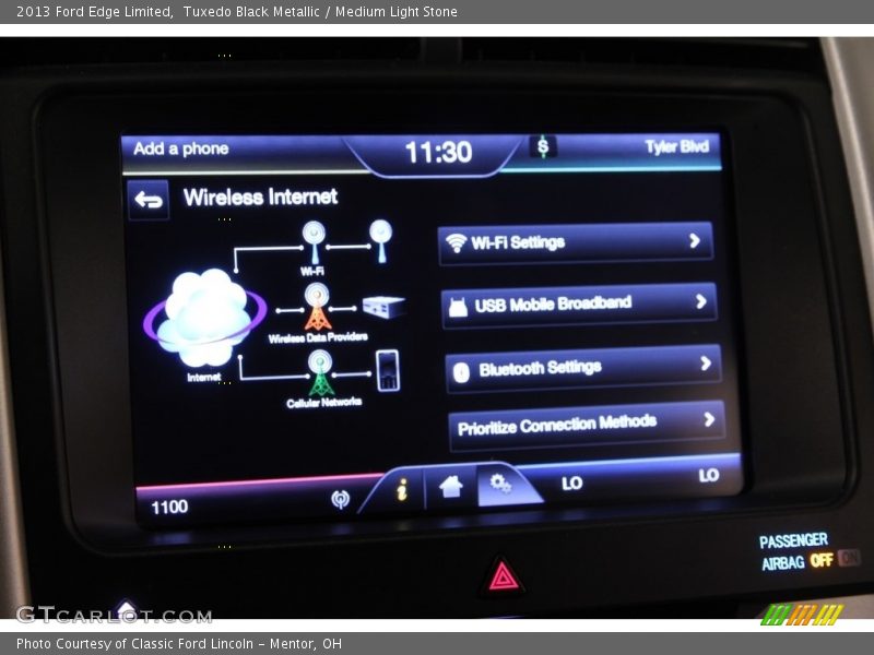 Tuxedo Black Metallic / Medium Light Stone 2013 Ford Edge Limited