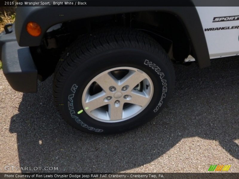 Bright White / Black 2016 Jeep Wrangler Sport