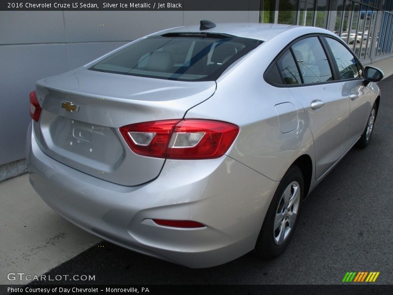Silver Ice Metallic / Jet Black 2016 Chevrolet Cruze LS Sedan