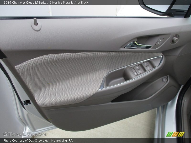 Silver Ice Metallic / Jet Black 2016 Chevrolet Cruze LS Sedan