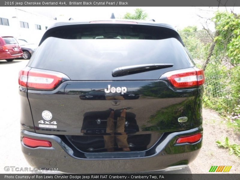 Brilliant Black Crystal Pearl / Black 2016 Jeep Cherokee Overland 4x4