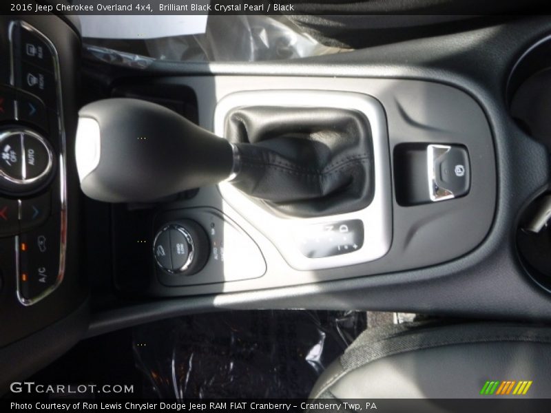 Brilliant Black Crystal Pearl / Black 2016 Jeep Cherokee Overland 4x4