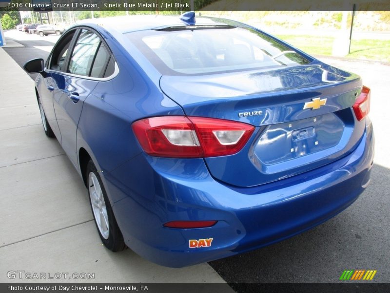 Kinetic Blue Metallic / Jet Black 2016 Chevrolet Cruze LT Sedan