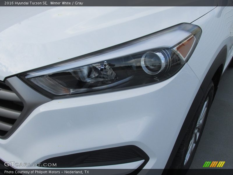 Winter White / Gray 2016 Hyundai Tucson SE