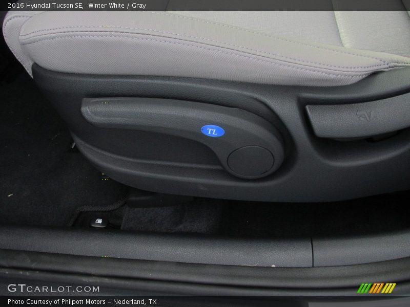 Winter White / Gray 2016 Hyundai Tucson SE