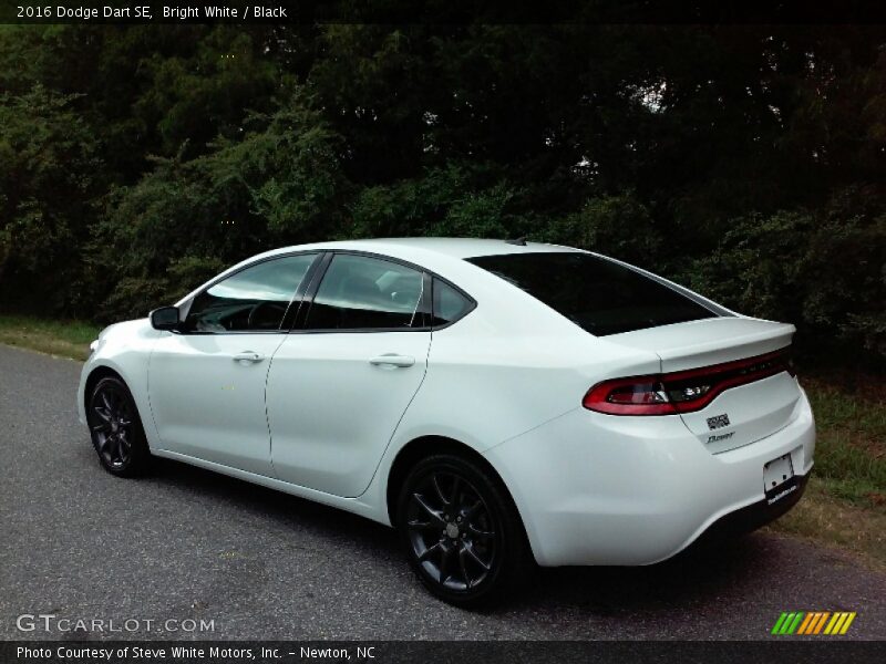 Bright White / Black 2016 Dodge Dart SE