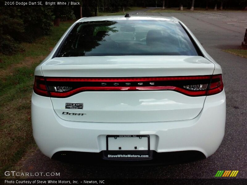 Bright White / Black 2016 Dodge Dart SE
