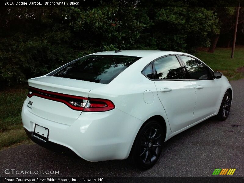 Bright White / Black 2016 Dodge Dart SE