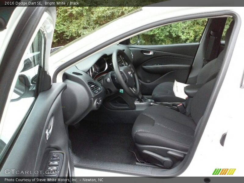 Bright White / Black 2016 Dodge Dart SE