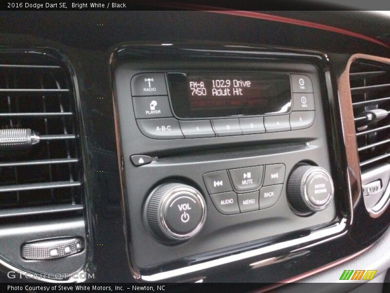 Bright White / Black 2016 Dodge Dart SE