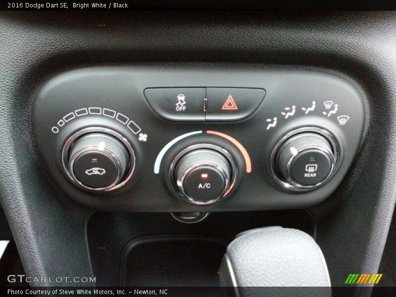 Bright White / Black 2016 Dodge Dart SE
