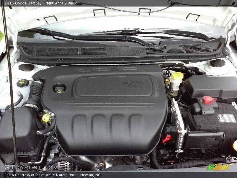 Bright White / Black 2016 Dodge Dart SE