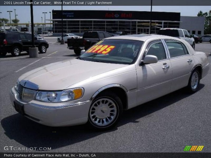 White Pearl Tri Coat / Light Parchment 2001 Lincoln Town Car Cartier