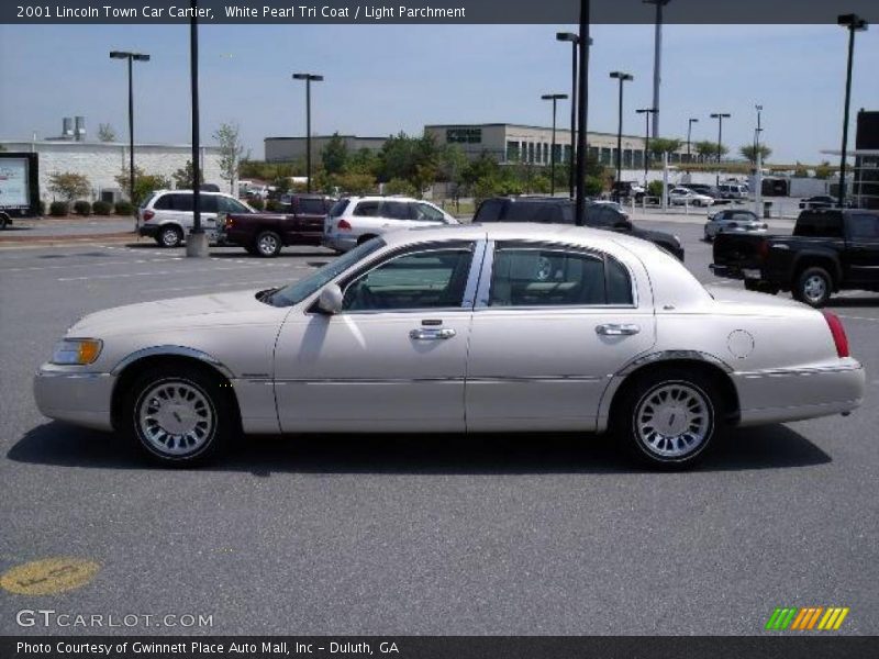 White Pearl Tri Coat / Light Parchment 2001 Lincoln Town Car Cartier