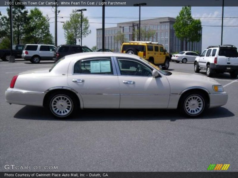 White Pearl Tri Coat / Light Parchment 2001 Lincoln Town Car Cartier