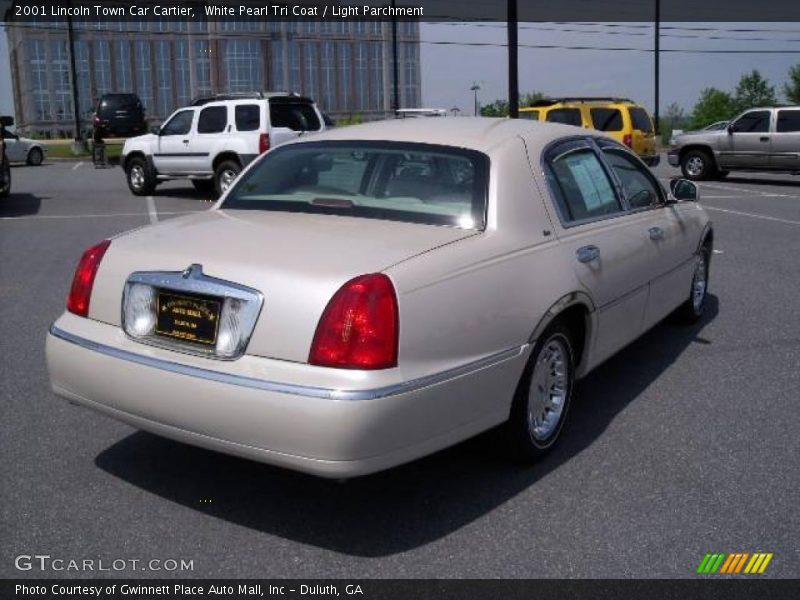 White Pearl Tri Coat / Light Parchment 2001 Lincoln Town Car Cartier