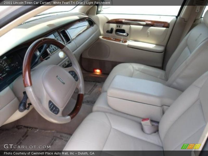 White Pearl Tri Coat / Light Parchment 2001 Lincoln Town Car Cartier