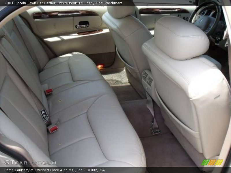 White Pearl Tri Coat / Light Parchment 2001 Lincoln Town Car Cartier