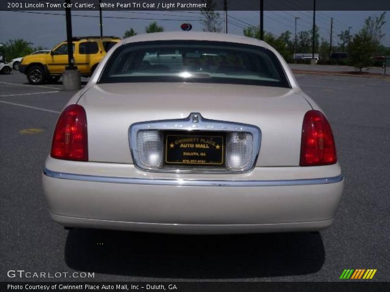 White Pearl Tri Coat / Light Parchment 2001 Lincoln Town Car Cartier