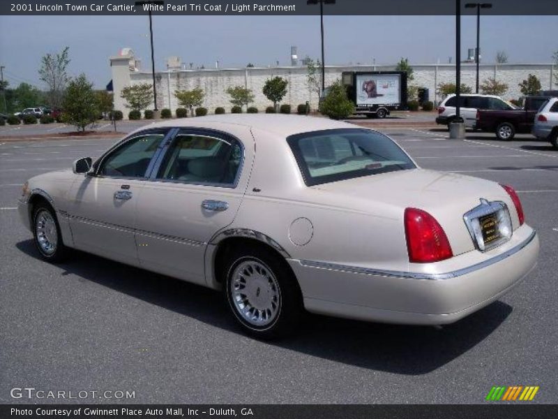 White Pearl Tri Coat / Light Parchment 2001 Lincoln Town Car Cartier