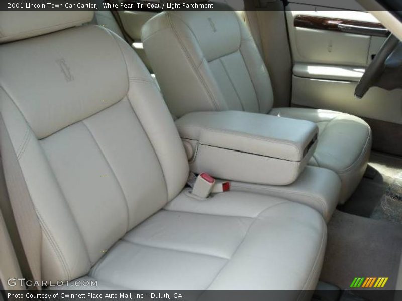 White Pearl Tri Coat / Light Parchment 2001 Lincoln Town Car Cartier