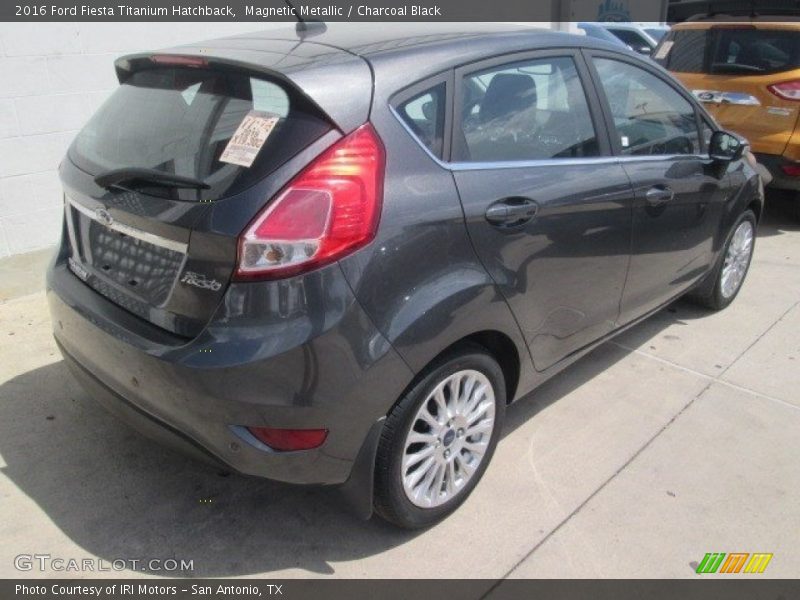 Magnetic Metallic / Charcoal Black 2016 Ford Fiesta Titanium Hatchback