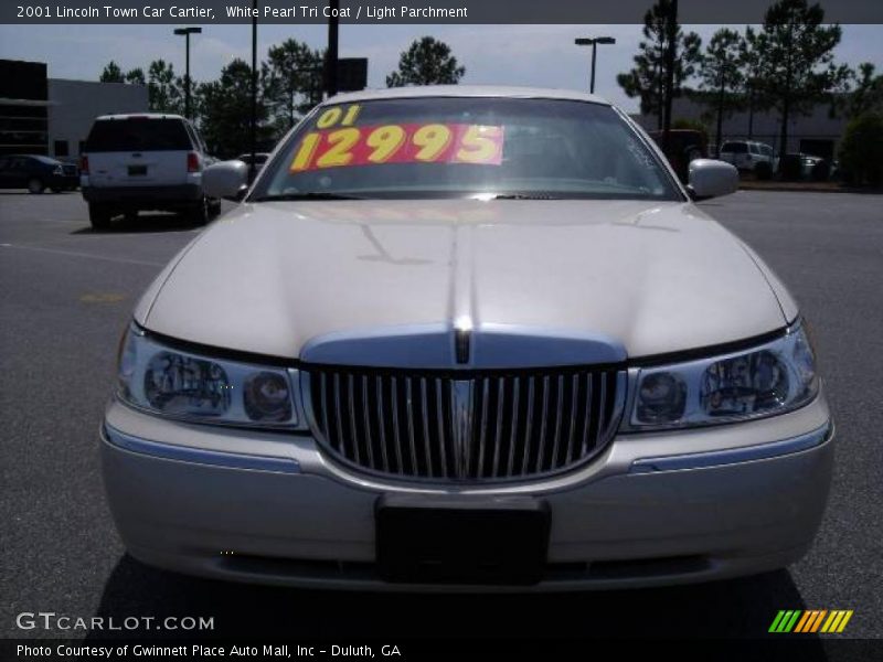 White Pearl Tri Coat / Light Parchment 2001 Lincoln Town Car Cartier