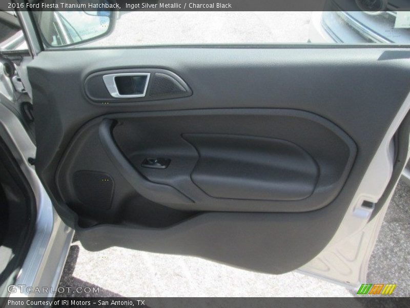 Ingot Silver Metallic / Charcoal Black 2016 Ford Fiesta Titanium Hatchback