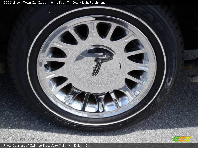 White Pearl Tri Coat / Light Parchment 2001 Lincoln Town Car Cartier