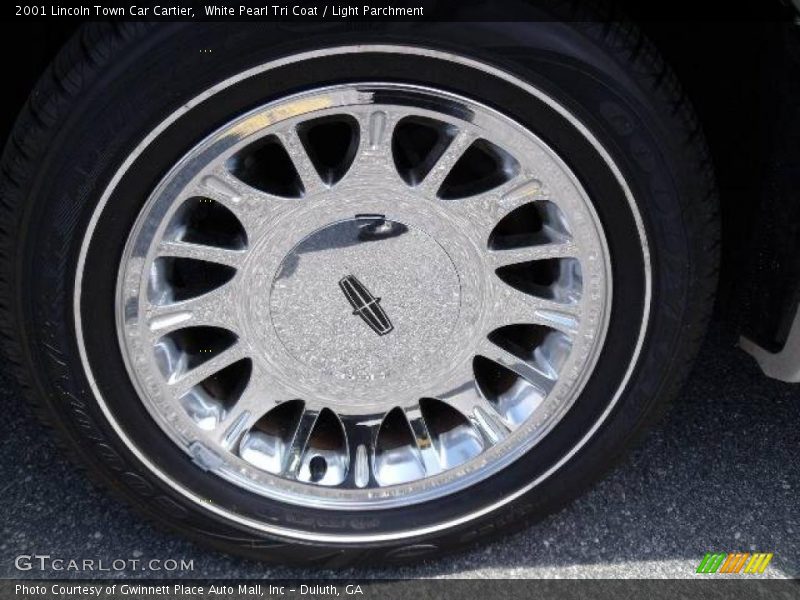 White Pearl Tri Coat / Light Parchment 2001 Lincoln Town Car Cartier