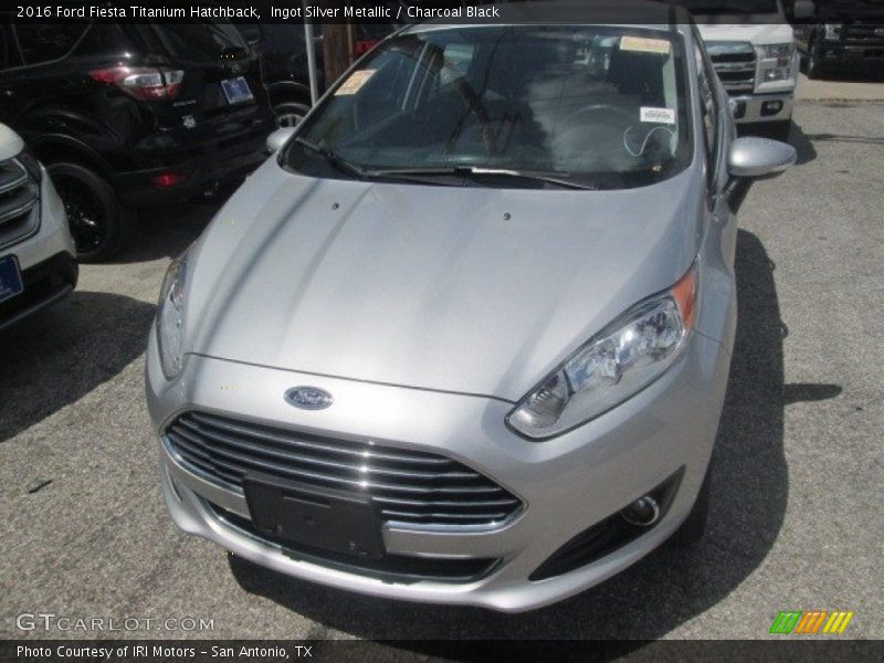 Ingot Silver Metallic / Charcoal Black 2016 Ford Fiesta Titanium Hatchback