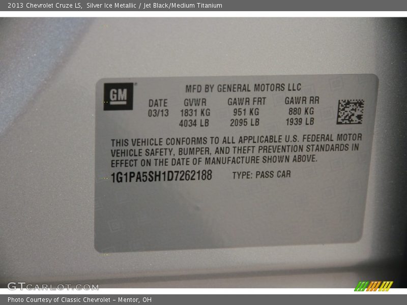 Silver Ice Metallic / Jet Black/Medium Titanium 2013 Chevrolet Cruze LS