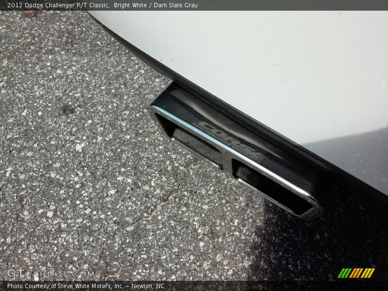 Bright White / Dark Slate Gray 2012 Dodge Challenger R/T Classic