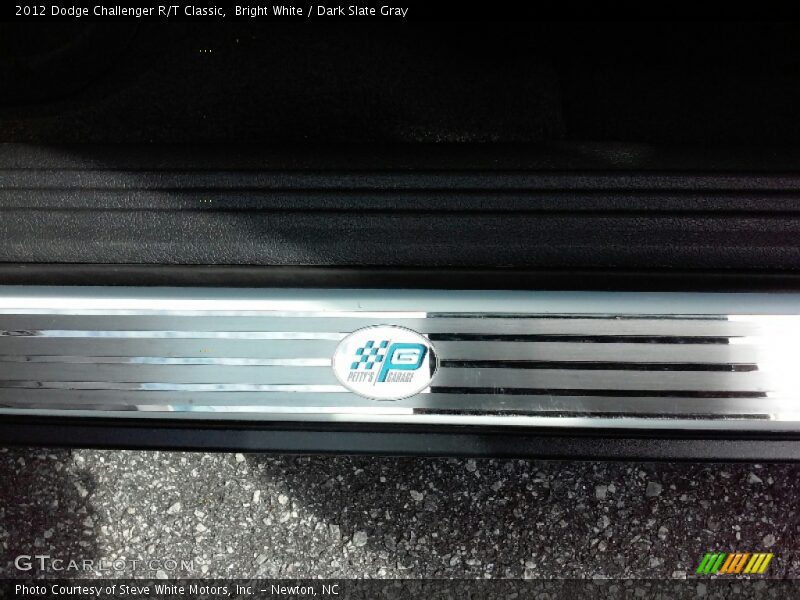 Bright White / Dark Slate Gray 2012 Dodge Challenger R/T Classic