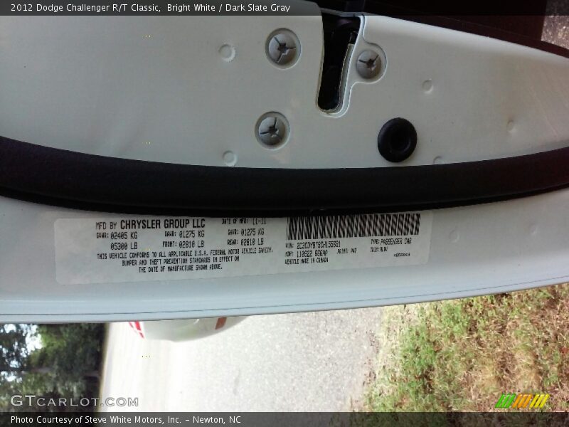Bright White / Dark Slate Gray 2012 Dodge Challenger R/T Classic