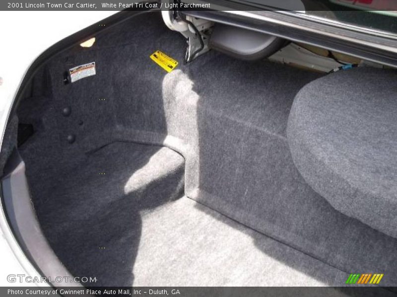 White Pearl Tri Coat / Light Parchment 2001 Lincoln Town Car Cartier