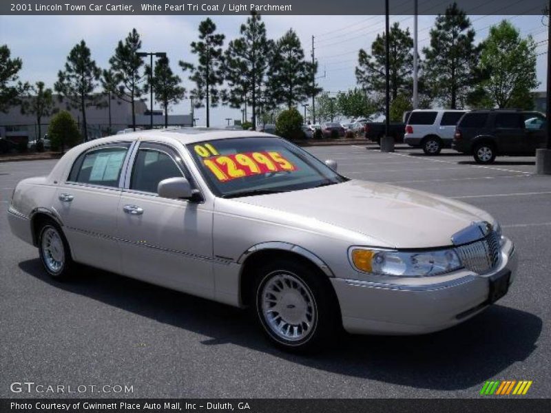 White Pearl Tri Coat / Light Parchment 2001 Lincoln Town Car Cartier