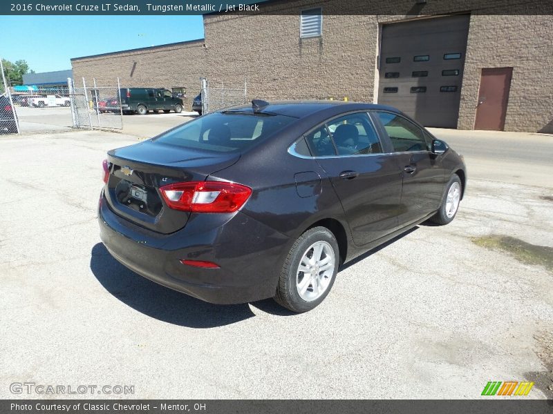 Tungsten Metallic / Jet Black 2016 Chevrolet Cruze LT Sedan