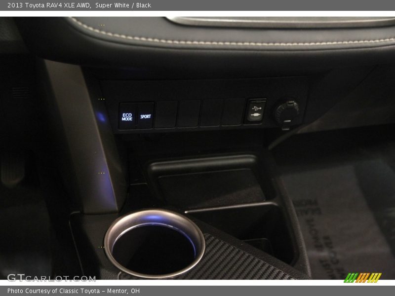 Super White / Black 2013 Toyota RAV4 XLE AWD