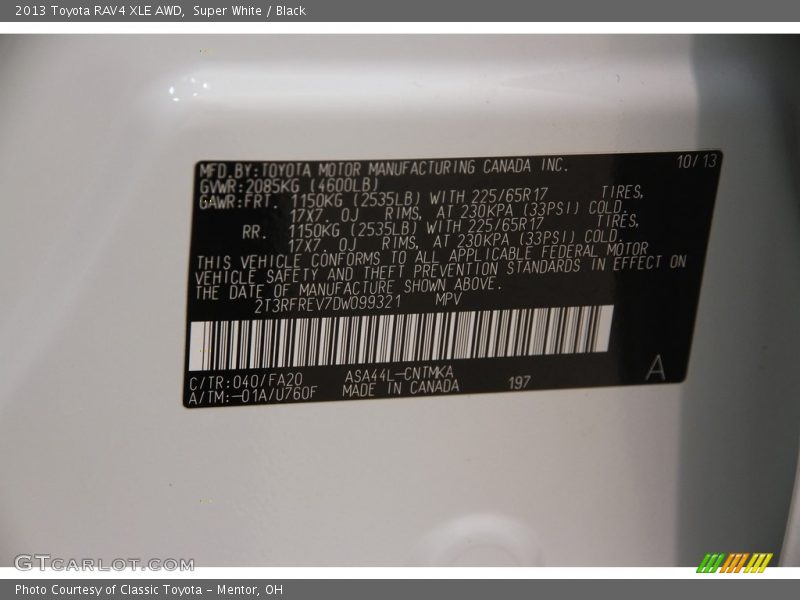 Super White / Black 2013 Toyota RAV4 XLE AWD