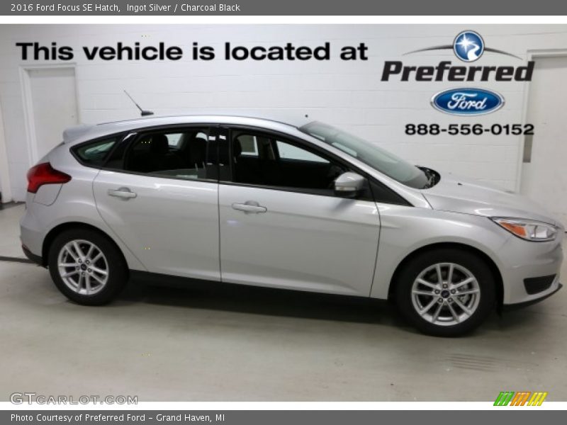 Ingot Silver / Charcoal Black 2016 Ford Focus SE Hatch