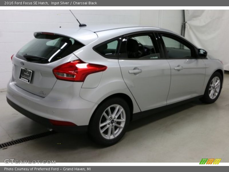 Ingot Silver / Charcoal Black 2016 Ford Focus SE Hatch