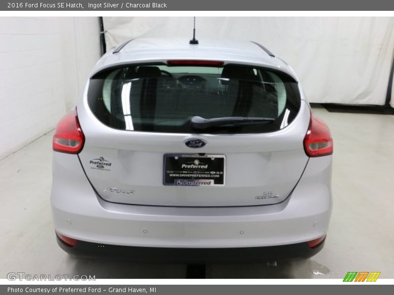 Ingot Silver / Charcoal Black 2016 Ford Focus SE Hatch