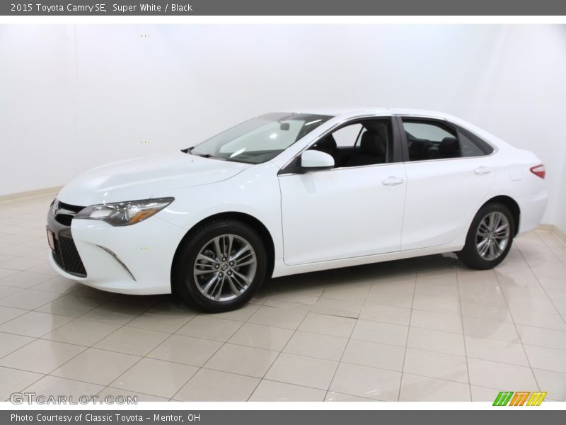 Super White / Black 2015 Toyota Camry SE