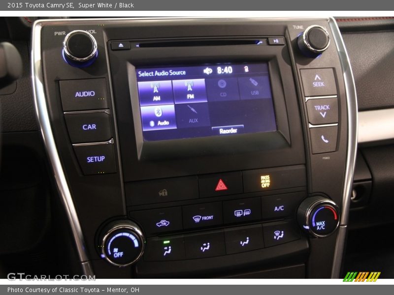 Super White / Black 2015 Toyota Camry SE