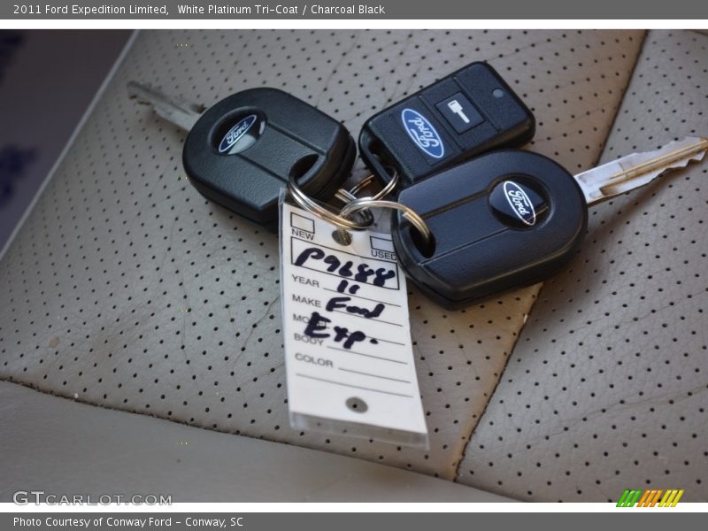 White Platinum Tri-Coat / Charcoal Black 2011 Ford Expedition Limited